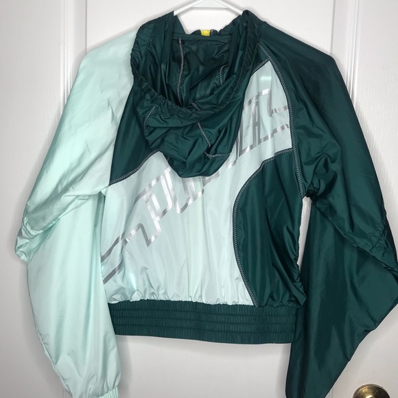 Cropped Puma Windbreaker - Picture 6 of 7